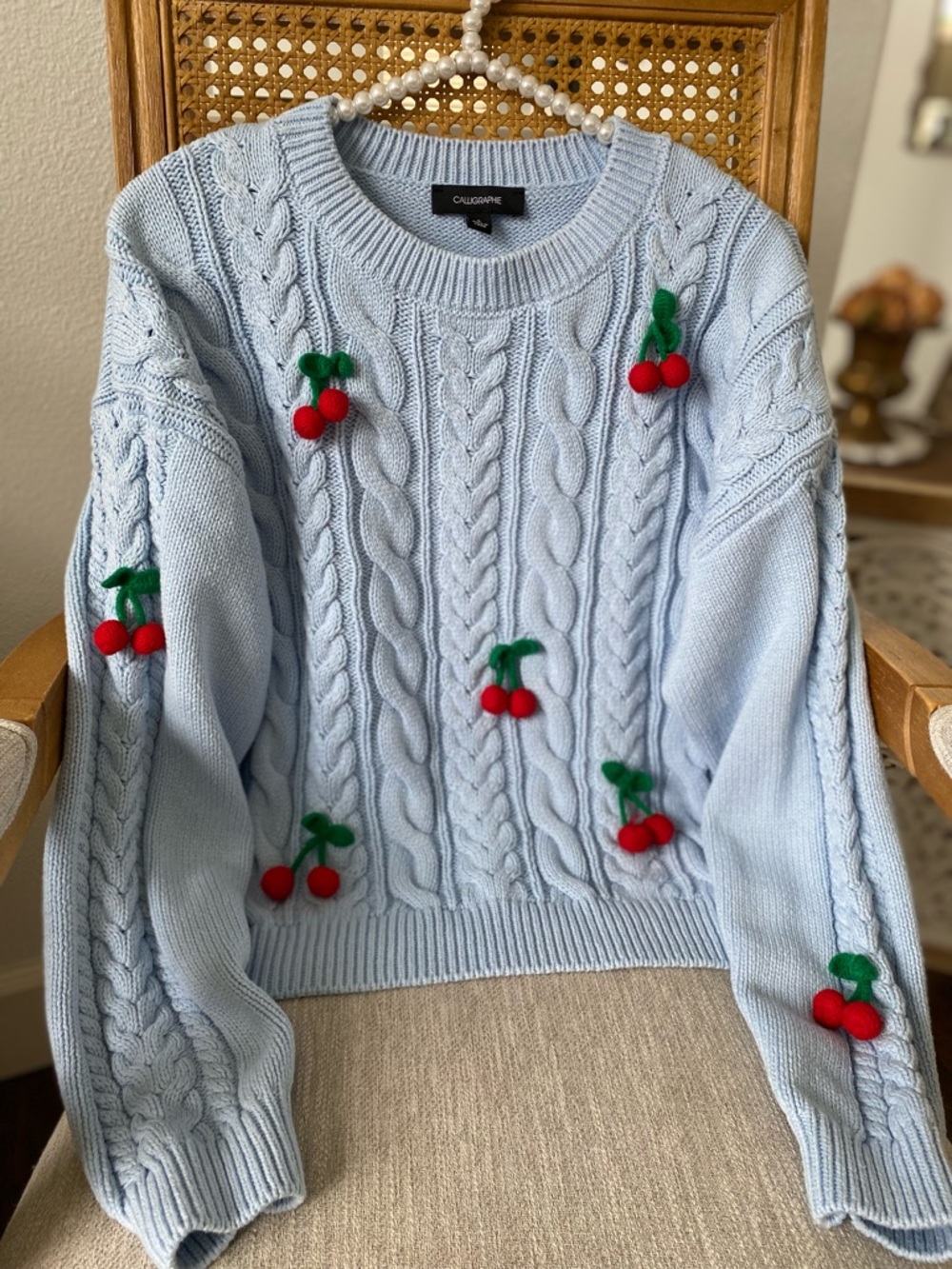 ANTHROPOLOGIE
CALLIGRAPHIE BLUE CABLE KNIT PULLOVER 3D CHERRY
DETAIL SZ Large